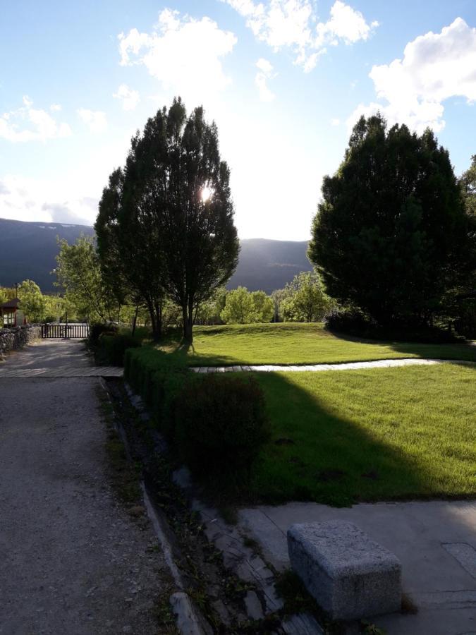 Zaguan Guest House Rascafria Exterior photo